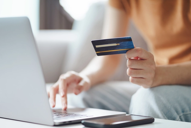 Using credit cards for subscription services: Pros and cons